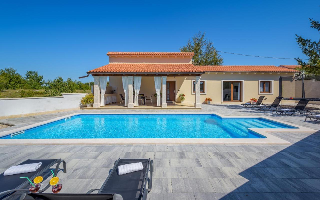 Villa Desapemani Žminj المظهر الخارجي الصورة