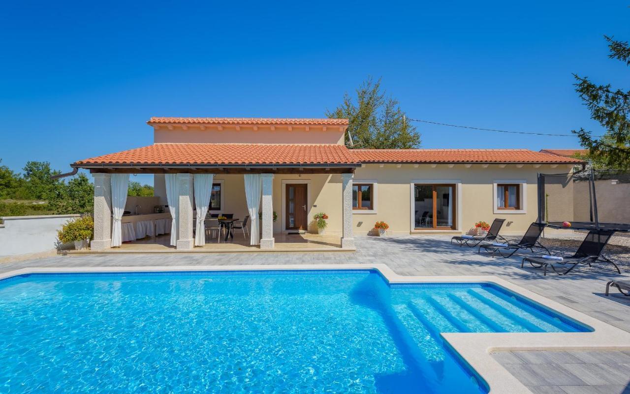 Villa Desapemani Žminj المظهر الخارجي الصورة