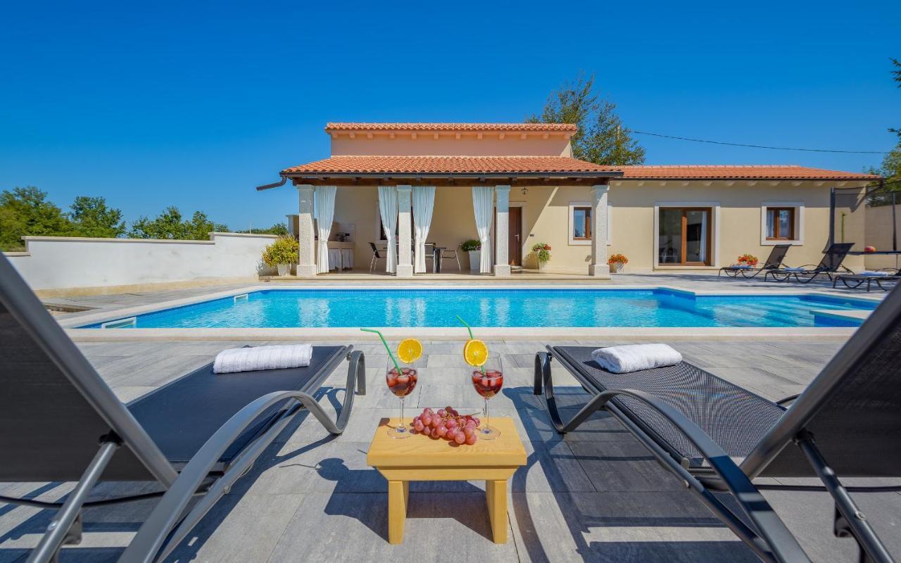 Villa Desapemani Žminj المظهر الخارجي الصورة