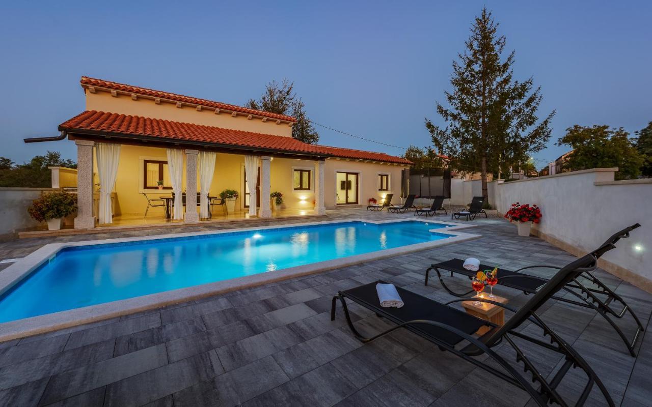 Villa Desapemani Žminj المظهر الخارجي الصورة