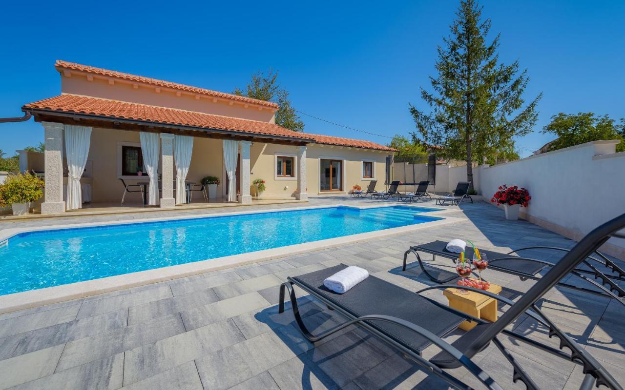 Villa Desapemani Žminj المظهر الخارجي الصورة