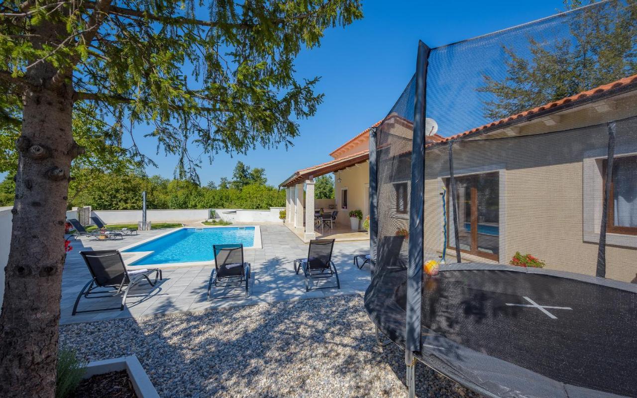Villa Desapemani Žminj المظهر الخارجي الصورة