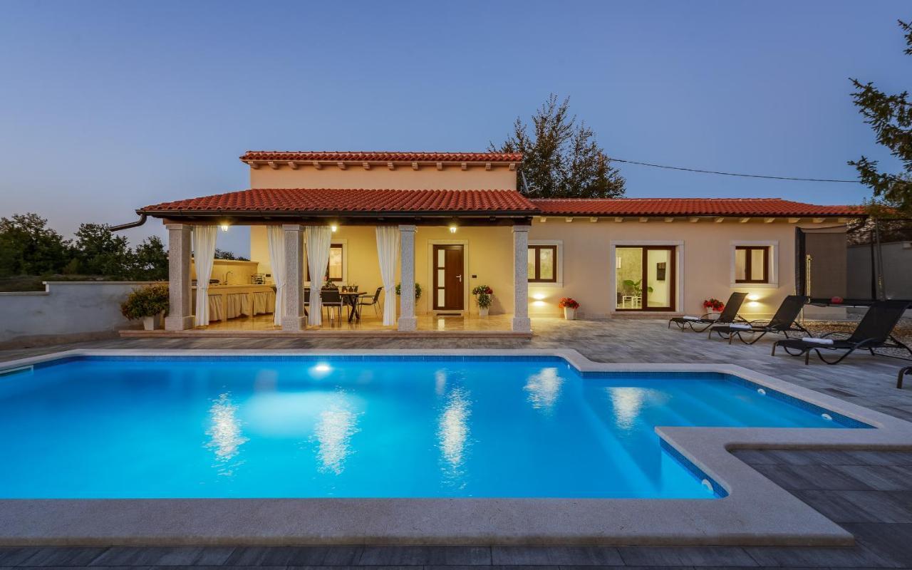 Villa Desapemani Žminj المظهر الخارجي الصورة