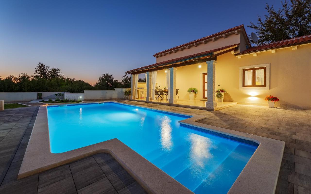 Villa Desapemani Žminj المظهر الخارجي الصورة